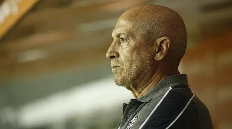 O técnico de 73 anos está no comando da equipe da Vila Belmiro desde o fim de 2019. Foto: Getty Images