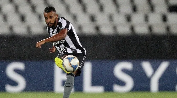 Alex Santana pode deixar o Botafogo – Foto: Vitor Silva/Botafogo.