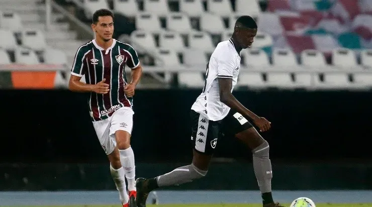 Botafogo e Fluminense em ação. (Foto:Vítor Silva/Botafogo)