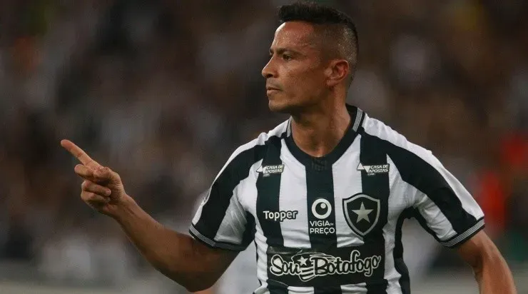 Cícero logo estará 100% para ser opção no Botafogo – Foto: Vitor Silva/Botafogo.