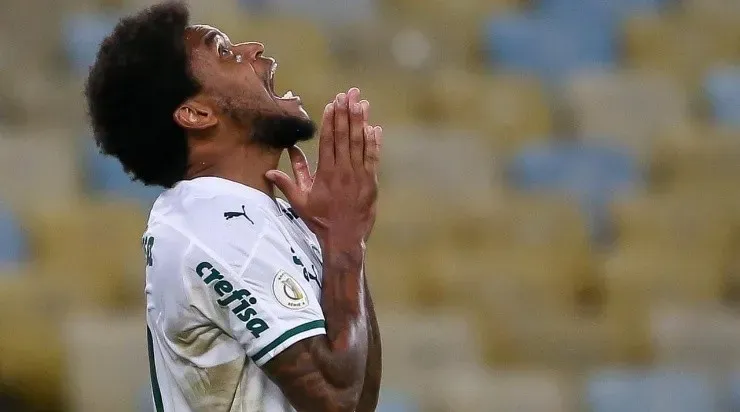 Luiz Adriano sofreu com lesões no inicio de sua passagem no Verdão.