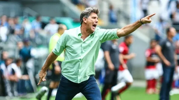 Renato Portaluppi em ação pelo Grêmio.