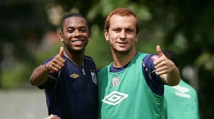 Zé Love e Robinho são amigos há anos (Foto:Ricardo Saibun/Santos FC)