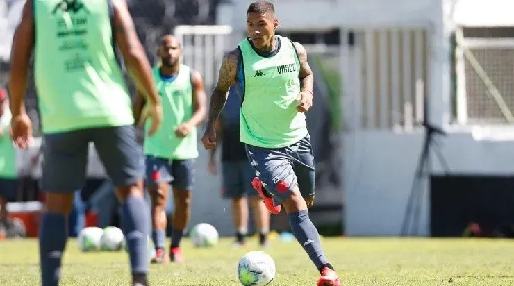 Carlinhos deve ganhar mais oportunidades com Sá Pinto – Foto: Rafael Ribeiro/Vasco.