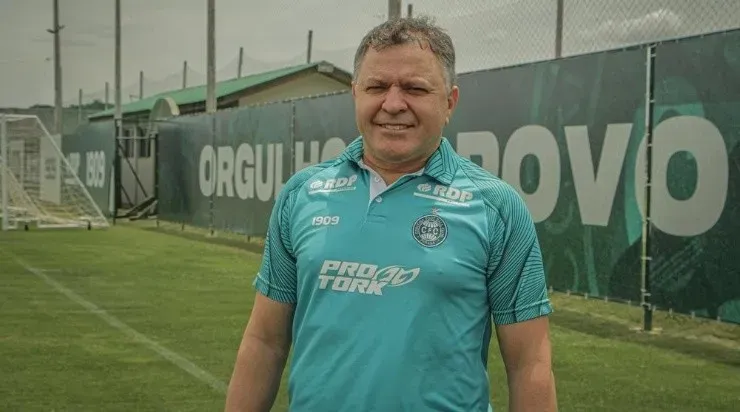 Pachequinho: de volta como auxiliar (Foto: Divulgação/Coritiba)