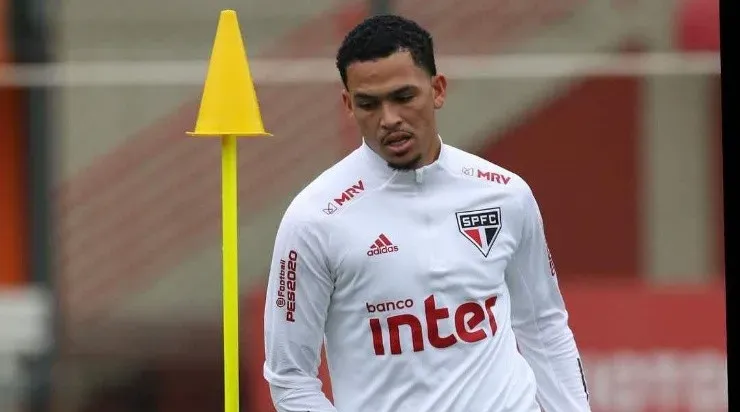 Banco Inter está em final de contrato, mas deve renovar – Foto: Rubens Chiri/SPFC.