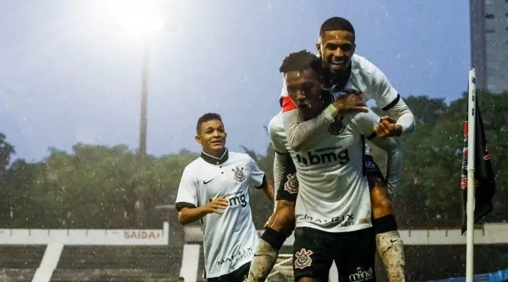 Cauê: destaque na base (Foto: Rodrigo Gazzanel/Corinthians)