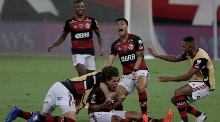 Jogadores do Flamengo comemoram gol pela Libertadores (Foto: Getty Images)