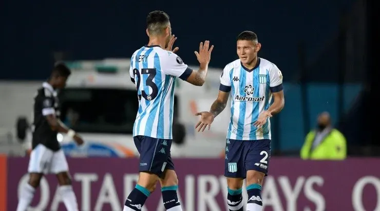 Jogadores do Racing comemoram gol pela Libertadores (Foto: Getty Images)