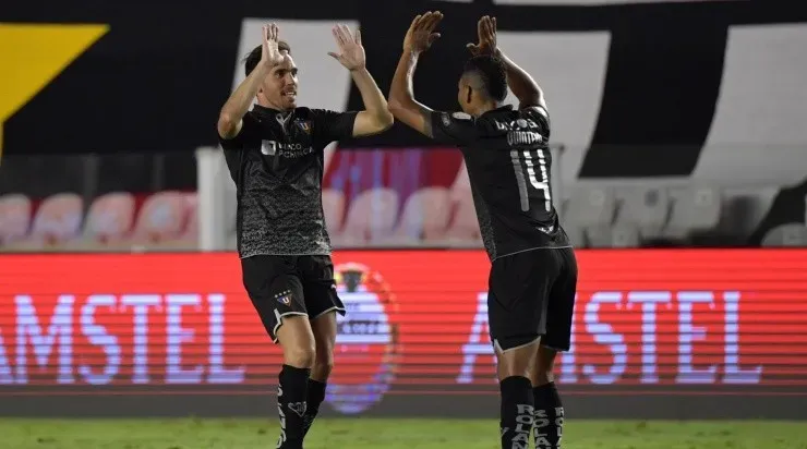 Jogadores da LDU comemoram gol pela Libertadores (Foto: Getty Images)