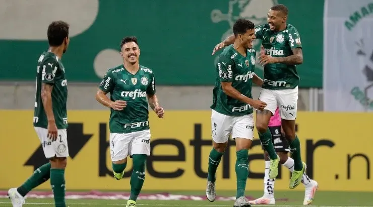 Jogadores do Palmeiras comemoram gol pela Libertadores (Foto: Getty Images)
