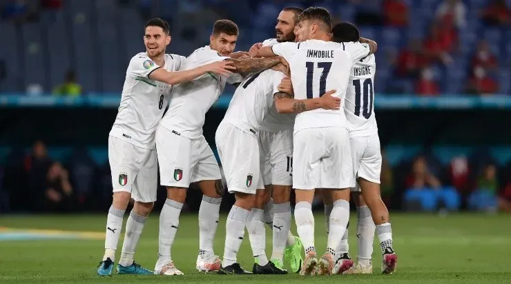 Jogadores da Itália comemoram gol pela Eurocopa (Foto: Getty Images)