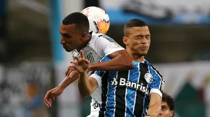 Darlan não deve ser negociado pelo Grêmio. (Foto: Diego Vara – Pool/Getty Images)