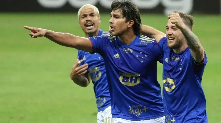 O boliviano e Bruno José marcaram no 2×2 com o Londrina (Foto: Fernando Moreno/AGIF)