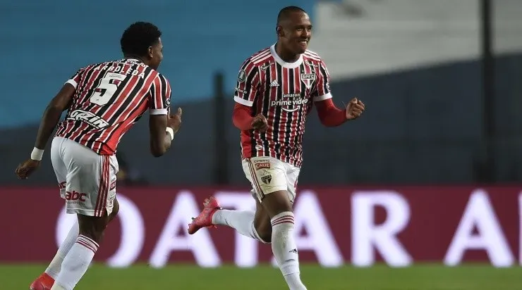 Jogadores do São Paulo comemoram gol diante do Racing nas oitavas (Foto: Getty Images)
