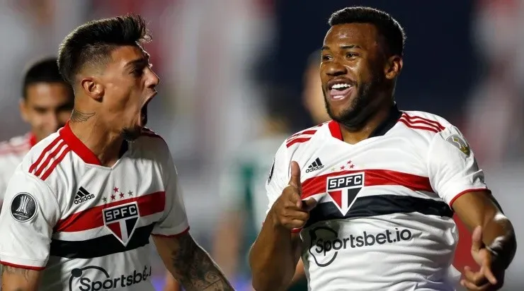 Jogadores do São Paulo comemoram gol diante do Palmeiras (Foto: Getty Images)