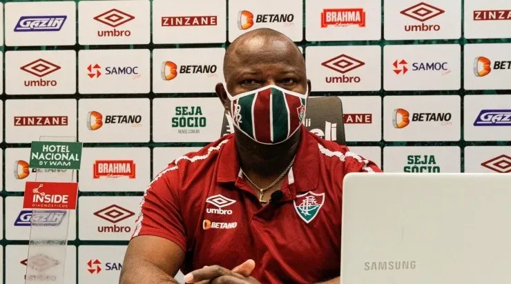 Marcão deve definir amanhaã o time titular do Fluminense. Foto: Lucas Merçom/ Fluminense