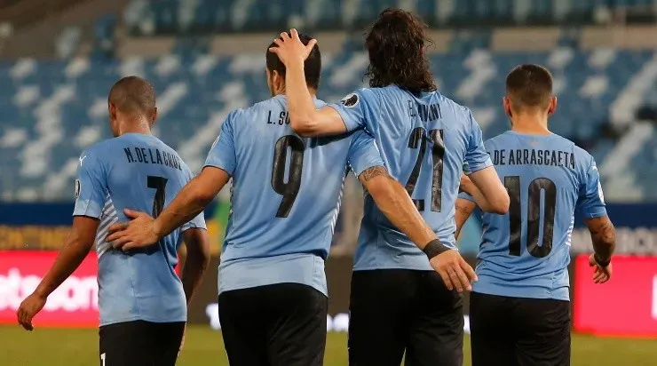Jogadores do Uruguai comemoram gol (Foto: Getty Images)