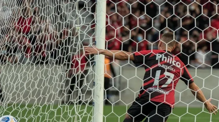 Bissoli marcou o gol que definiu o empate do Athleticp Paranaense com o Flamengo por 2 a 2. Foto:Robson Mafra/AGIF