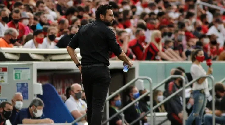 Alberto Valentim venceu seu primeiro jogo dentro da Arena da Baixada. Foto:Joao Vitor Rezende Borba/AGIF