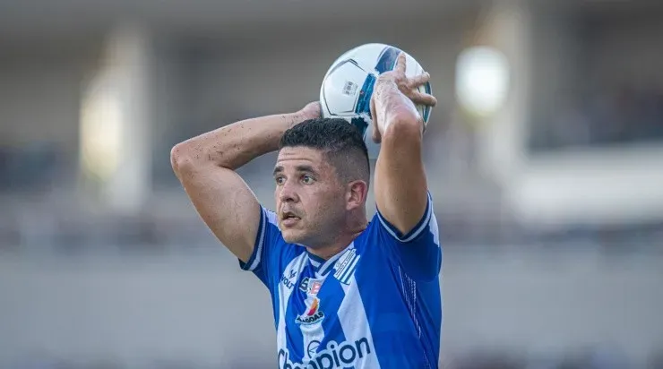 Celio Junior/AGIF – Diego Renan em clássico contra o Náutico
