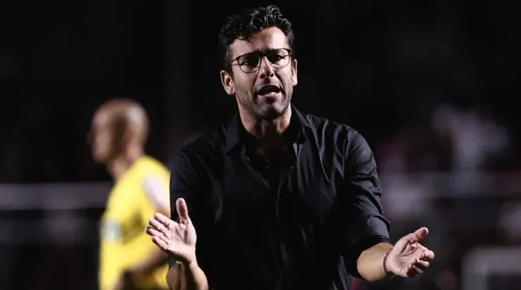 Foto: Ettore Chiereguini/AGIF – Valentim: técnico foi demitido após derrota para o São Paulo