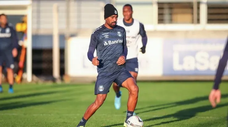 Foto: Lucas Uebel/Grêmio/Divulgação – Thiago Santos: volante volta ao time titular contra o Vasco