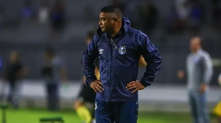 Foto: Lucas Uebel/Grêmio/Divulgação – Roger Machado: técnico acredita na qualidade dos jovens do Grêmio