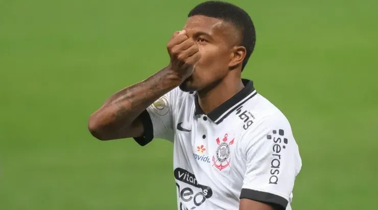 Foto: Marcello Zambrana/AGIF – Léo Natel: contrato com o Corinthians ainda é longo
