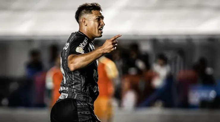 Foto: Raul Baretta/AGIF – O jovem atacante é um dos destaques do Santos na temporada