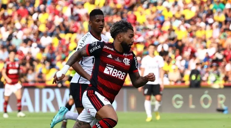 Foto: API/AGIF – Gabigol em ação na decisão da Libertadores.