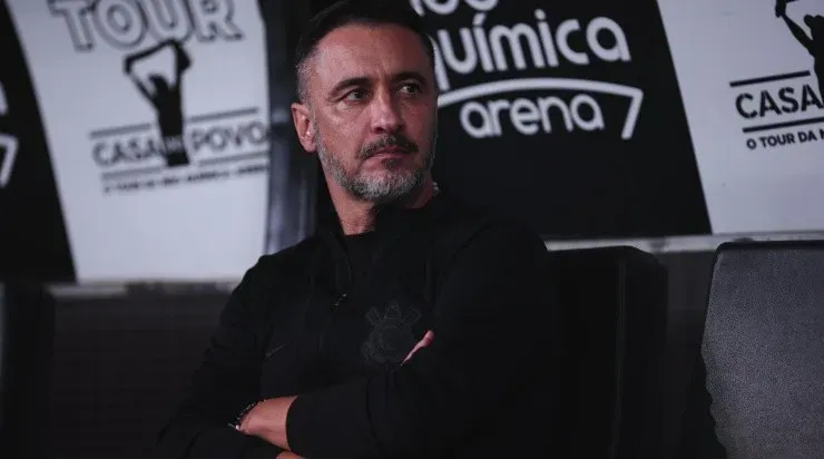 Foto: Ettore Chiereguini/AGIF – Vítor Pereira: técnico ainda não anunciou futuro no Corinthians