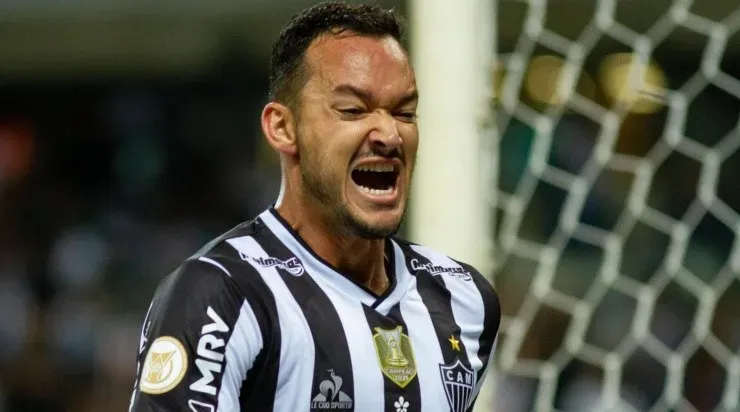 Foto: Fernando Moreno/AGIF – Réver deve ser titular contra o Botafogo