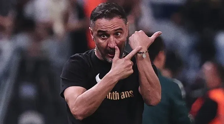 Foto: Ettore Chiereguini/AGIF – Treinador vem sendo muito criticado pelos torcedores do Corinthians.