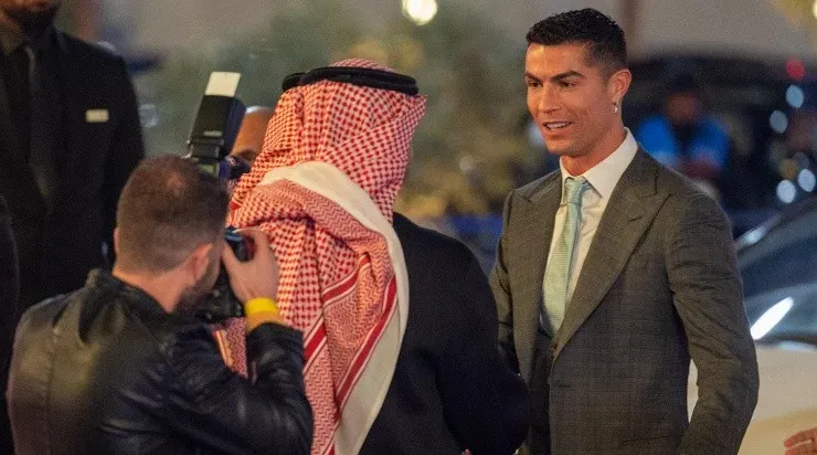 (Photo by Yasser Bakhsh/Getty Images) – Cristiano confirmou contatos do Brasil.