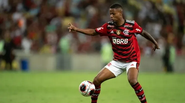 Matheus França pode ser o próximo a deixar o Flamengo. Foto:Jorge Rodrigues/AGIF
