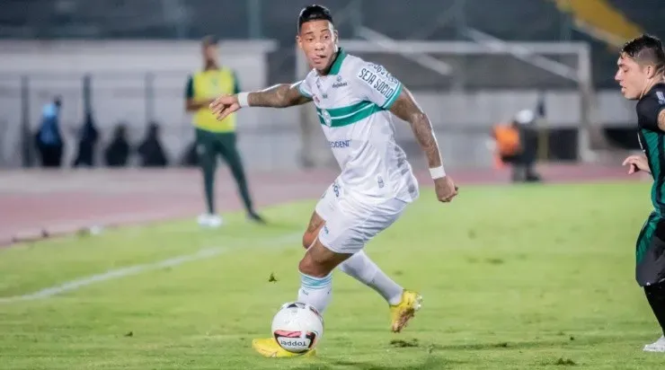 Foto: Fernando Teramatsu/AGIF – Alef Manga marcou o único gol do jogo.