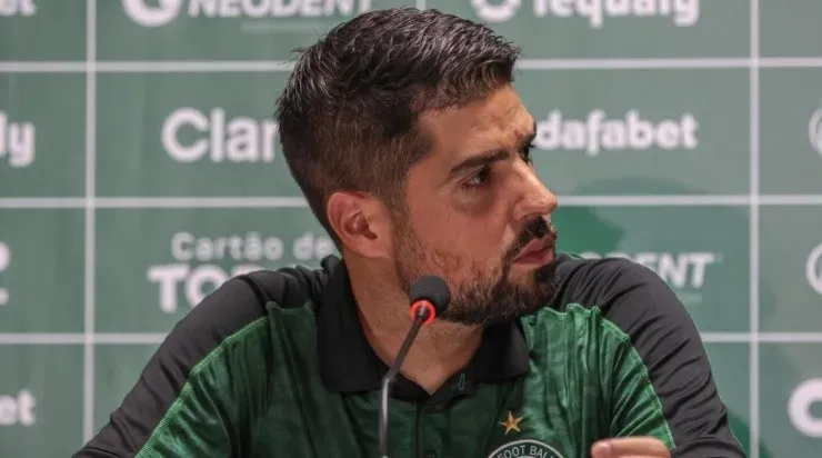Antonio Oliveira quer pelo menos dois reforços por posição. Foto:Robson Mafra/AGIF