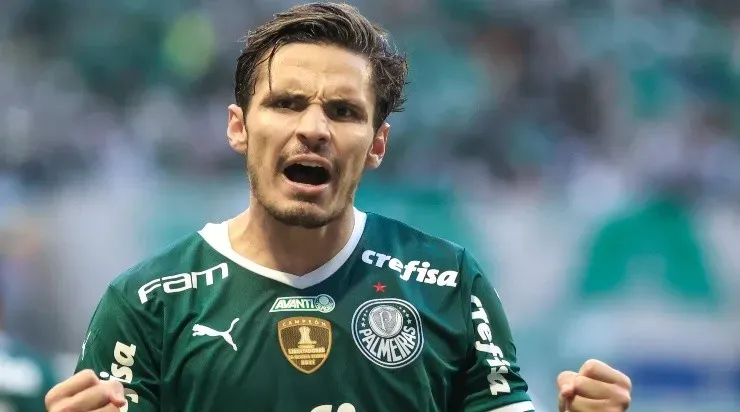 Foto: Marcello Zambrana/AGIF – Veiga tem 10 participações em gols em 11 jogos pelo Palmeiras em 2023.