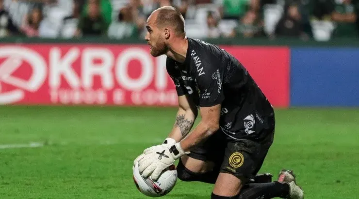 Foto: Robson Mafra/AGIF – Goleiro do Cascavel foi o personagem do confronto.