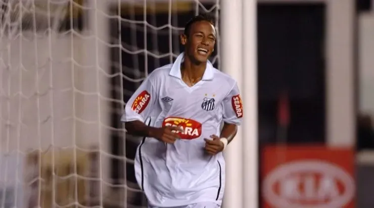 Foto: Divulgação Santos FC – Neymar estava com apenas 18 anos na época.