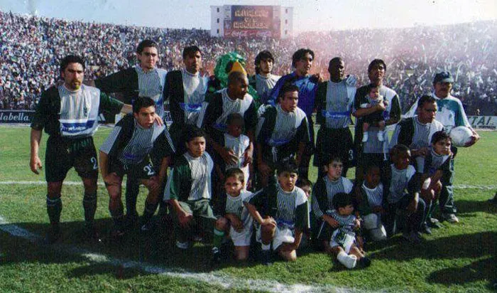 Wanderers, dirigido por Jorge Garcés, fue campeón de Primera División en 2001 (eseaene.cl)