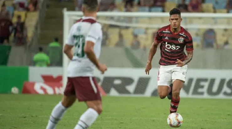 Rafael Santos pode ser envolvido na negociação – Foto: Alexandre Vidal/Flamengo.