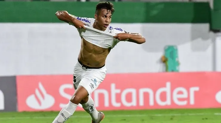 Kaio Jorge comemora seu primeiro gol pelo Santos. (Foto:Divulgação)
