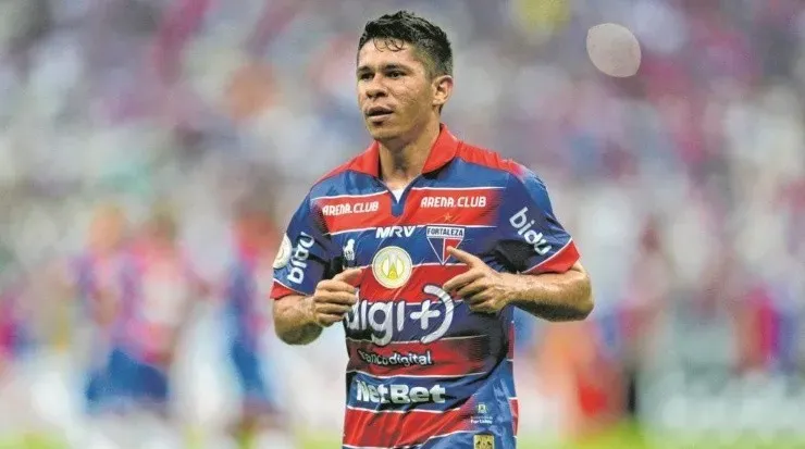 Surpreendentemente, Osvaldo começou entre os titulares contra o Ceará e mais uma vez não mostrou bom desempenho