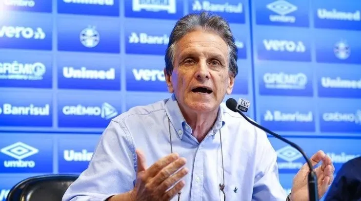 Paulo Luz trouxe versão diferente da citada pelo empresário do meia – Foto: Lucas Uebel/Grêmio.