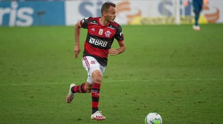 Renê foi um dos últimos a testar positivo para o vírus – Foto: Alexandre Vidal/Flamengo.
