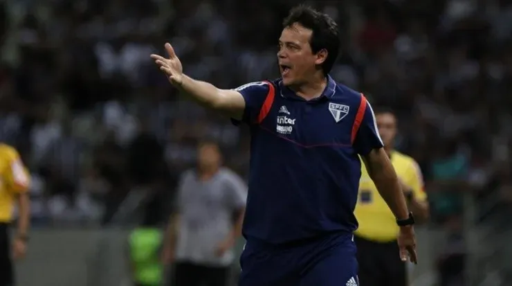 Diniz vai continuar no comando técnico do Tricolor – Foto: Rubens Chiri/São Paulo FC.