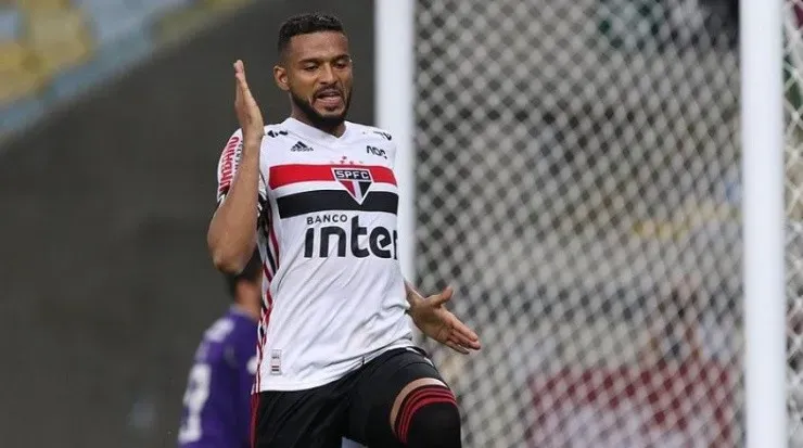 Reinaldo não vem agradando a torcida do São Paulo, que pede a contratação de Victor Luís. Foto:Rubens Chiri/saopaulofc.net