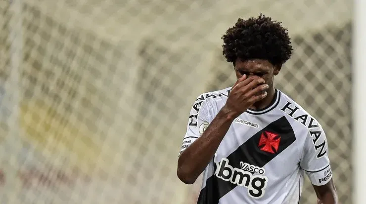Lesão piorou a situação do jovem – Foto: Thiago Ribeiro/AGIF.